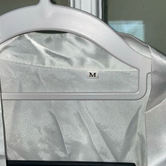 White bridal satin loose short sleeve robe with bridal sash size medium - Picture 8 of 13